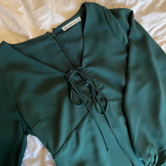 Abercrombie Women's Long-Sleeve Strappy Halter Mini Dress in Dark Green XS - Picture 3 of 7